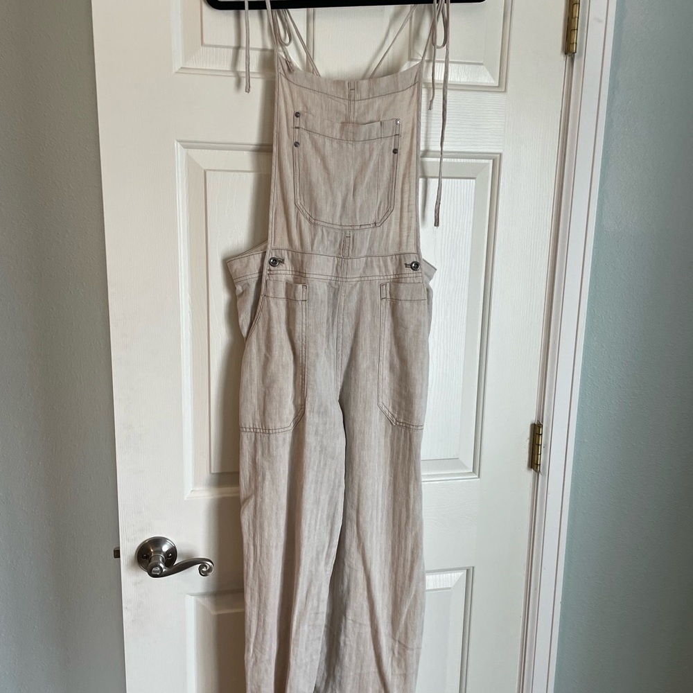 Free people overalls. Size small. NWOT. Never worn.